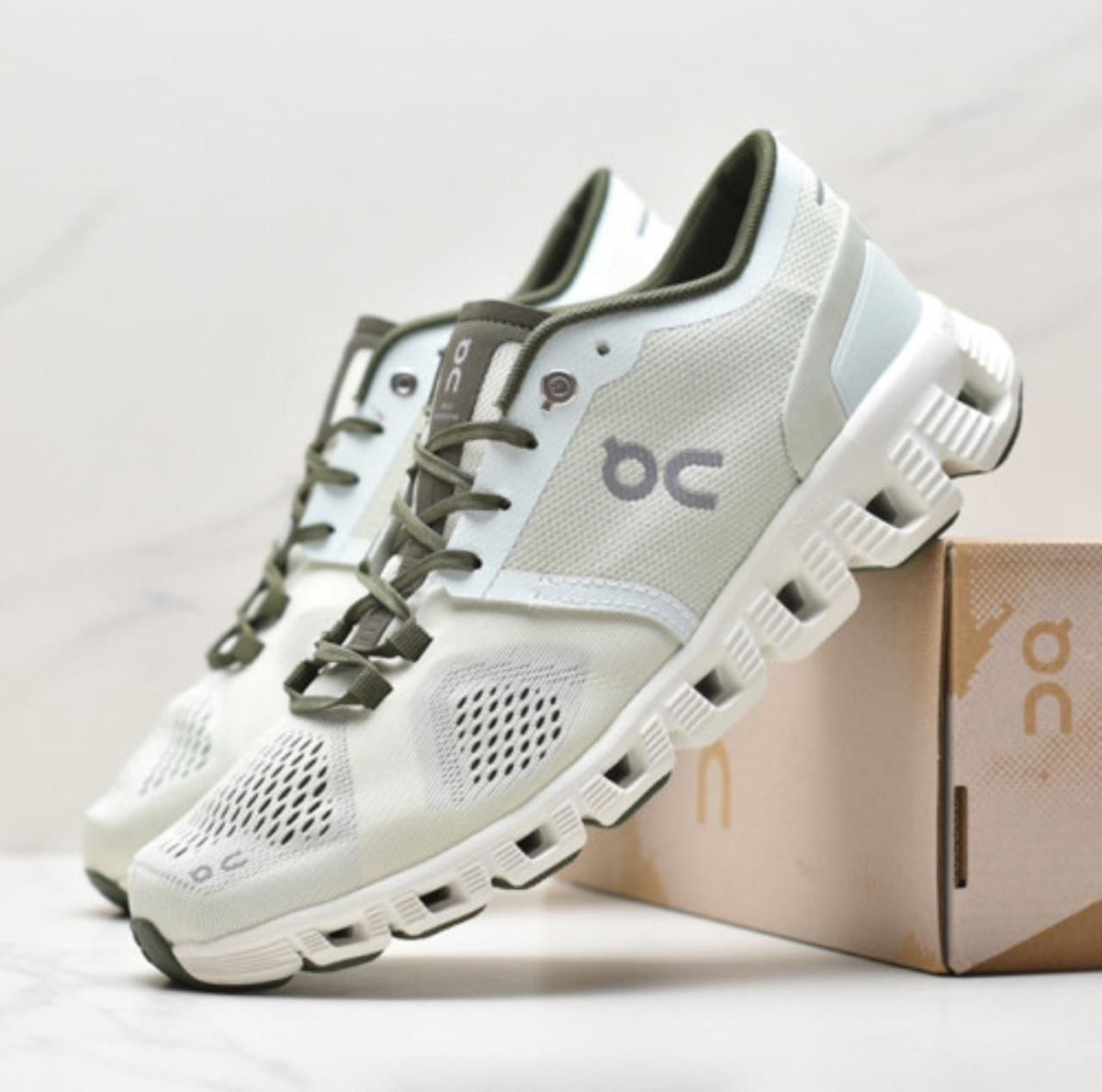On Running X Aloe/White